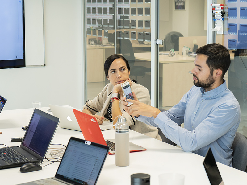 Emprendedores en reunión